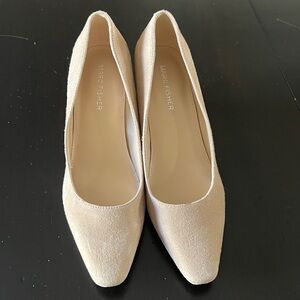Marc Fisher Women Pump Size 6.5 Pointed Cream Tan Suede Block Heel Comfy